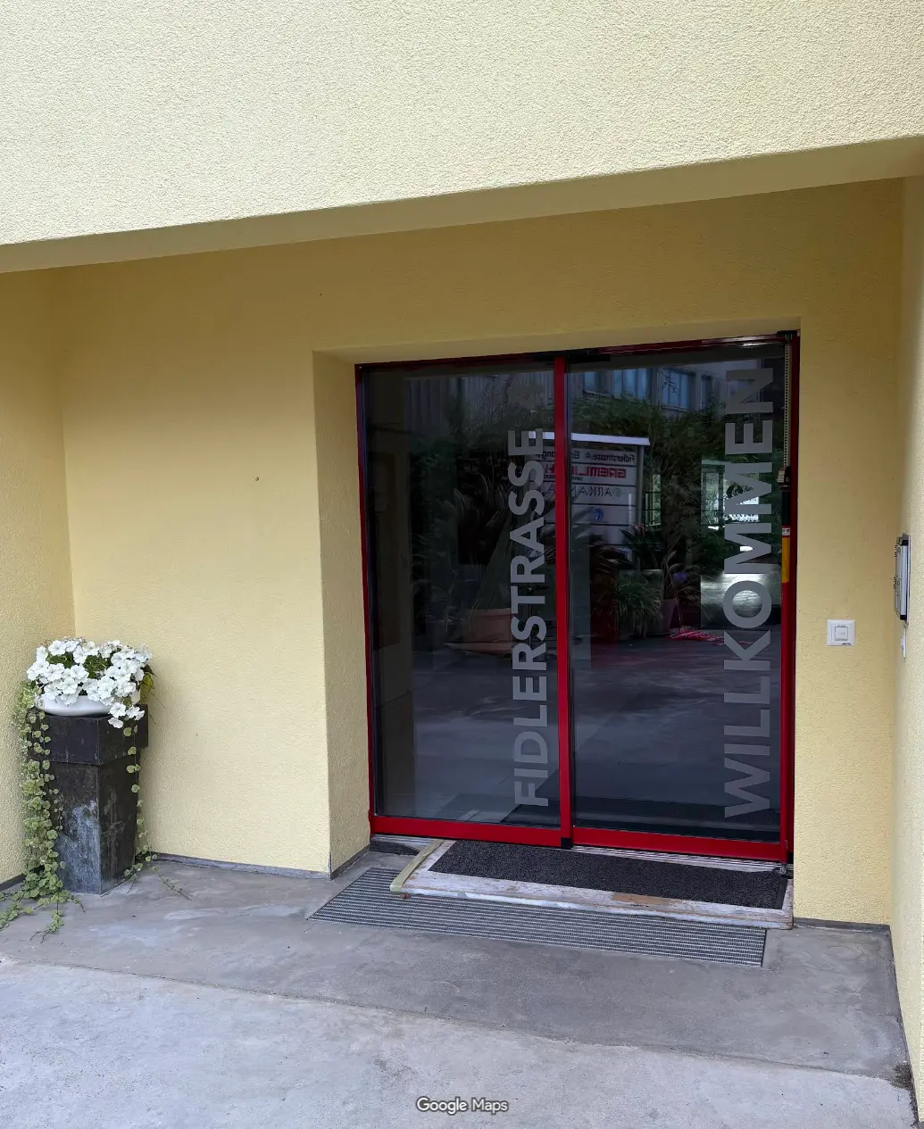 Hauseingang zu Hair Glow by Jenny