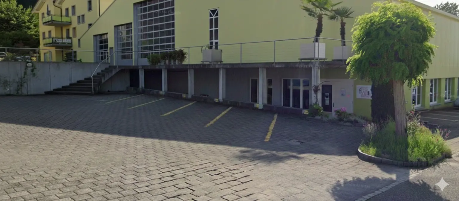 Kundenparkplätze vor Hair Glow by Jenny